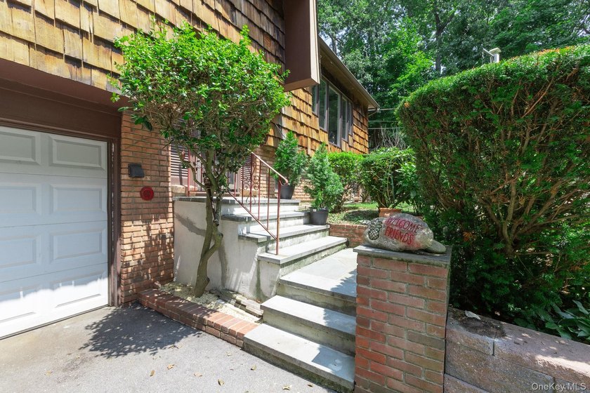 Beautifully updated Hi-Ranch on 1.5 private, park-like acres - photo 5