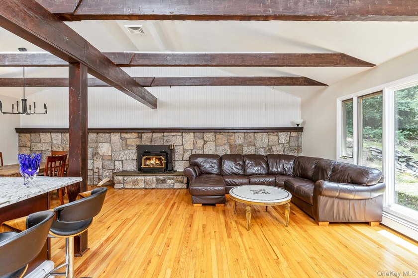 Beautifully updated Hi-Ranch on 1.5 private, park-like acres - photo 7