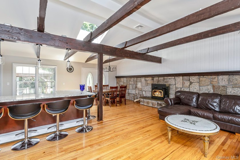 Beautifully updated Hi-Ranch on 1.5 private, park-like acres - photo 8