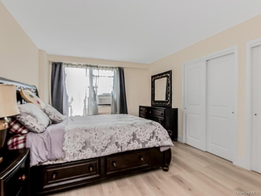 Great Opportunity to own this gorgeous 1 Bedroom 1 Bath co op - photo 9