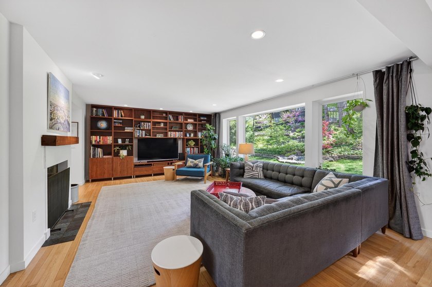 This beautifully updated mid-century modern home offers timeless - photo 18
