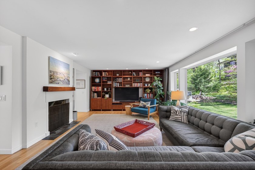 This beautifully updated mid-century modern home offers timeless - photo 19