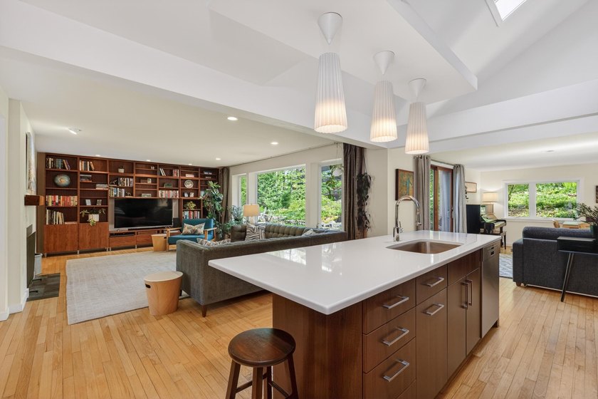 This beautifully updated mid-century modern home offers timeless - photo 27