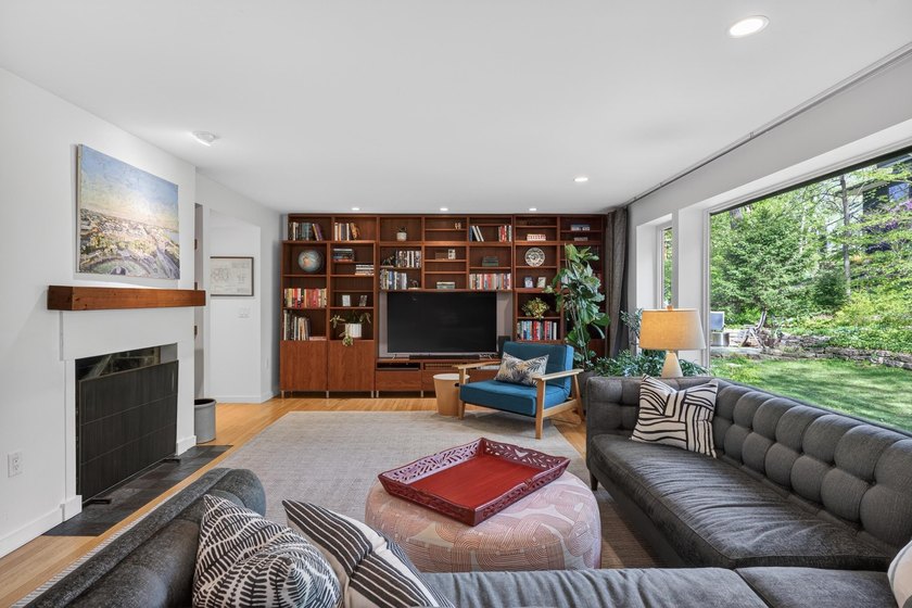 This beautifully updated mid-century modern home offers timeless - photo 29