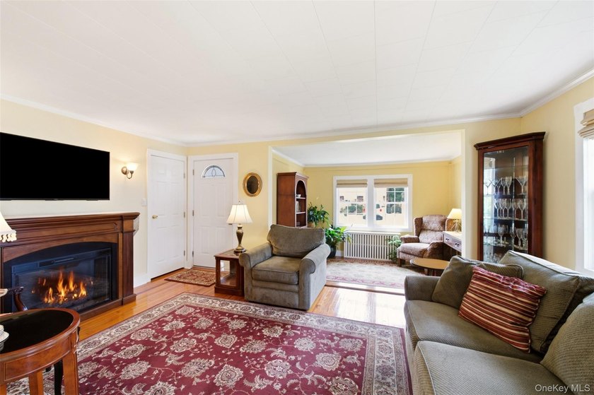 Opportunity awaits in this well-maintained home. The main level - photo 3