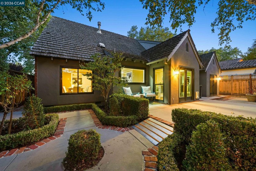 Behind the ivy-covered brick and shingled rooflines of this 1936 - photo 44