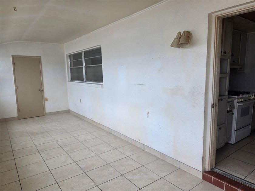 This just in! This spacious 2 Bedroom condo is waiting for its - photo 8