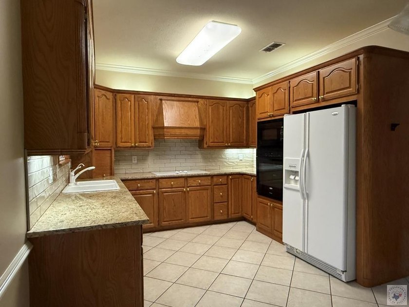 Beautiful Brick Home on 0.40 Acres in Maud, TX Welcome to this - photo 14