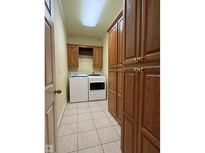 Beautiful Brick Home on 0.40 Acres in Maud, TX Welcome to this - photo 26