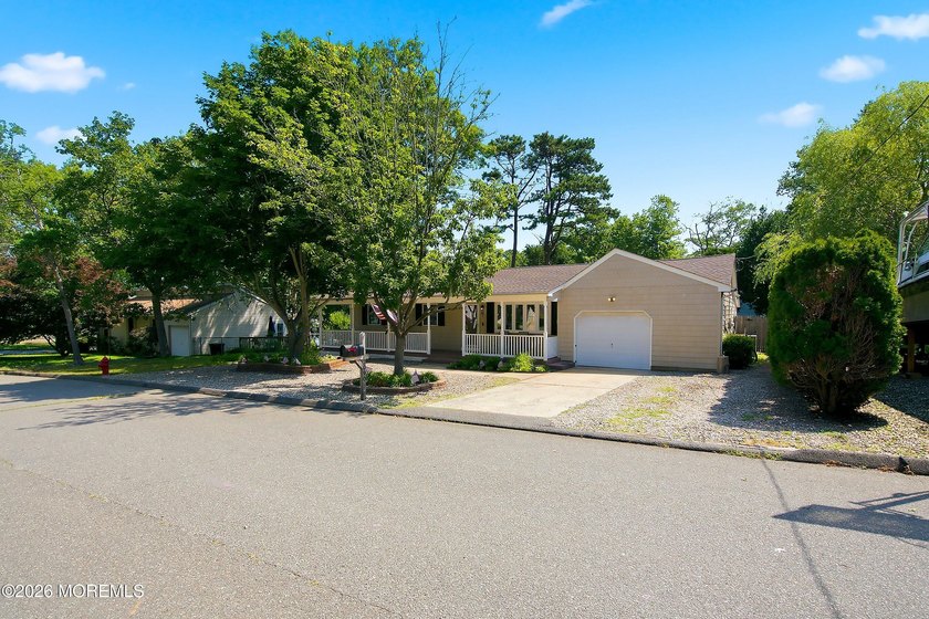 Welcome to this beautifully updated 3-bedroom 2 bath ranch in - photo 2