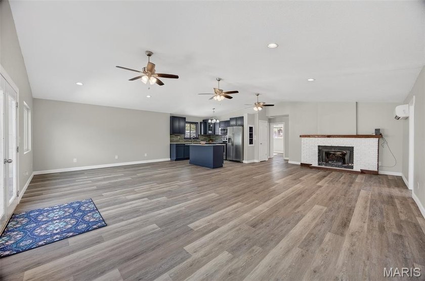 Vaulted ceilings, natural light, and quick lake access. This is - photo 4