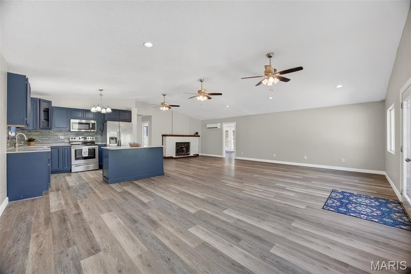 Vaulted ceilings, natural light, and quick lake access. This is - photo 5