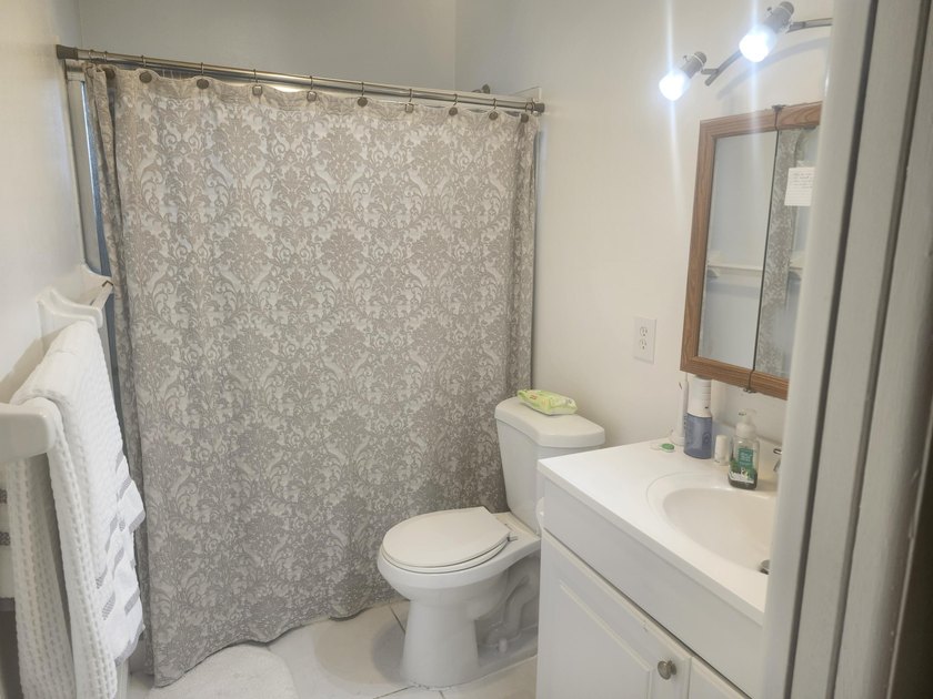 1 bedroom 1.5 bath condo in Dudley West off of Cresthaven Blvd - photo 7