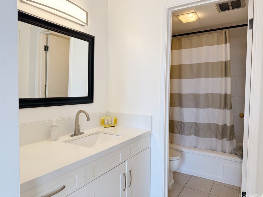 Modern island living awaits in this upgraded 1-bedroom, 1-bath - photo 7