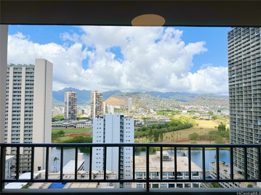 Modern island living awaits in this upgraded 1-bedroom, 1-bath - photo 8