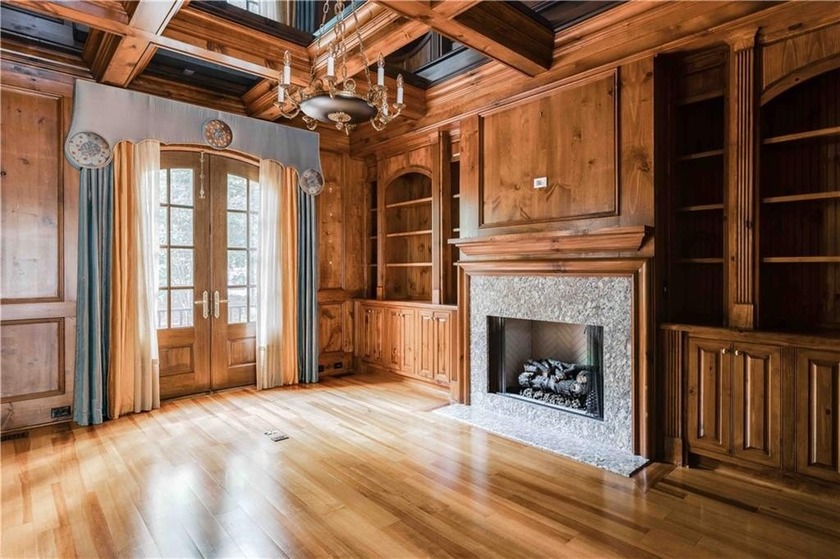 SELLER MOTIVATED - PRICE IMPROVEMENT! Private French Country - photo 11