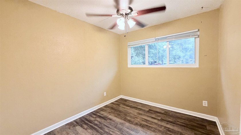Conveniently Located in Northeast Pensacola, 1209 SF home 3/2 - photo 11
