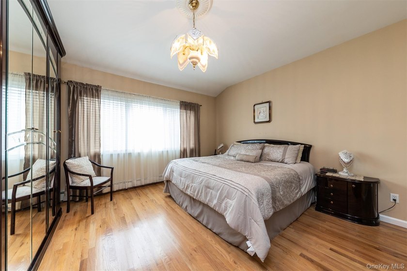 Custom-built Oceanside Colonial with 4 bedrooms, 2.5 baths and - photo 13