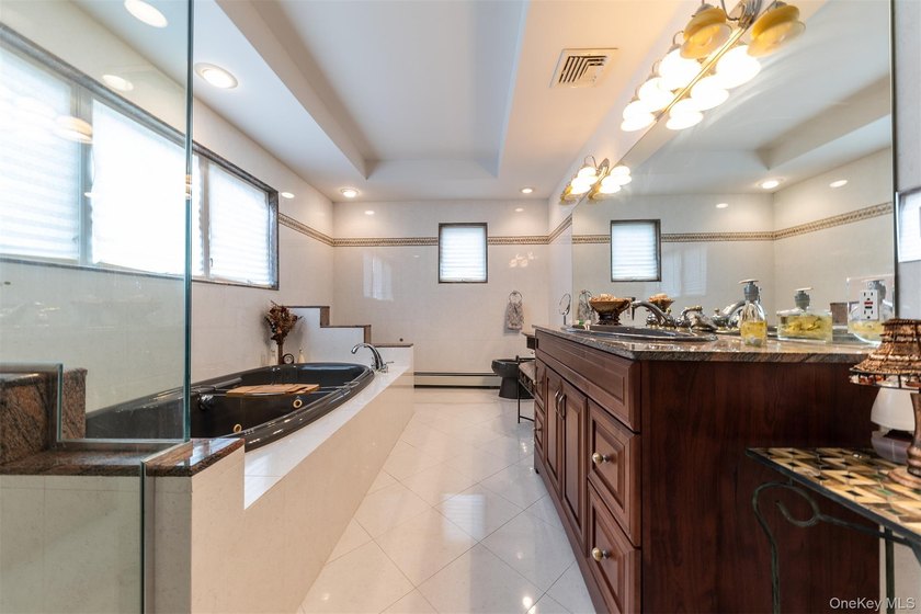 Custom-built Oceanside Colonial with 4 bedrooms, 2.5 baths and - photo 14
