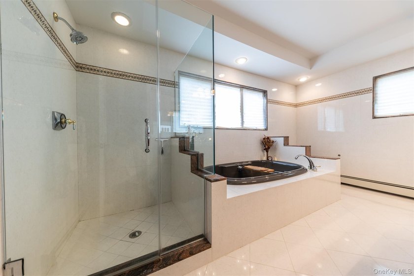 Custom-built Oceanside Colonial with 4 bedrooms, 2.5 baths and - photo 15