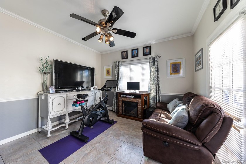 Custom-built Oceanside Colonial with 4 bedrooms, 2.5 baths and - photo 21