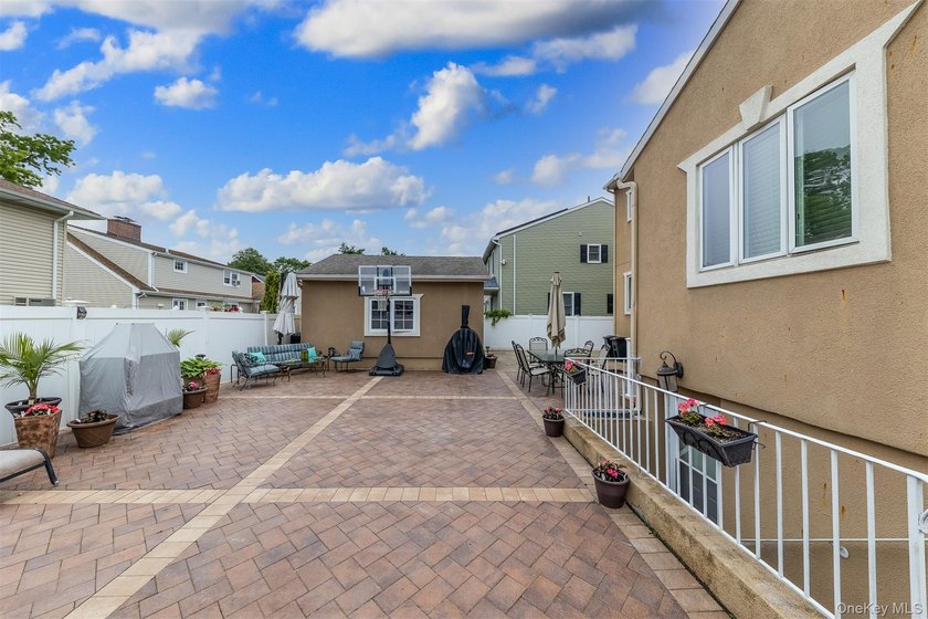 Custom-built Oceanside Colonial with 4 bedrooms, 2.5 baths and - photo 25