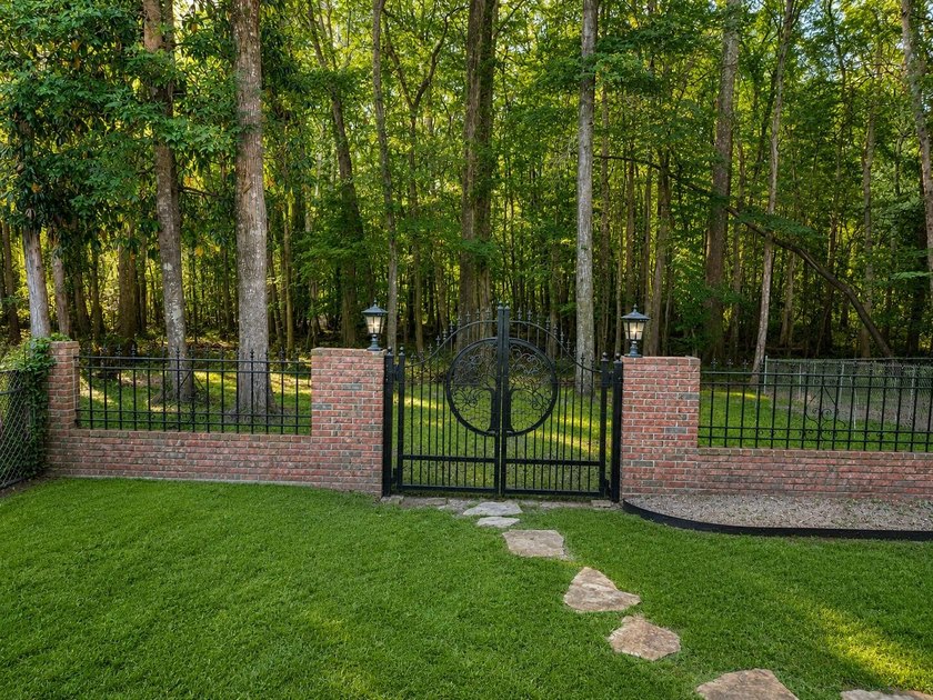 Welcome to one of Orangeburg's most distinguished estate - photo 3