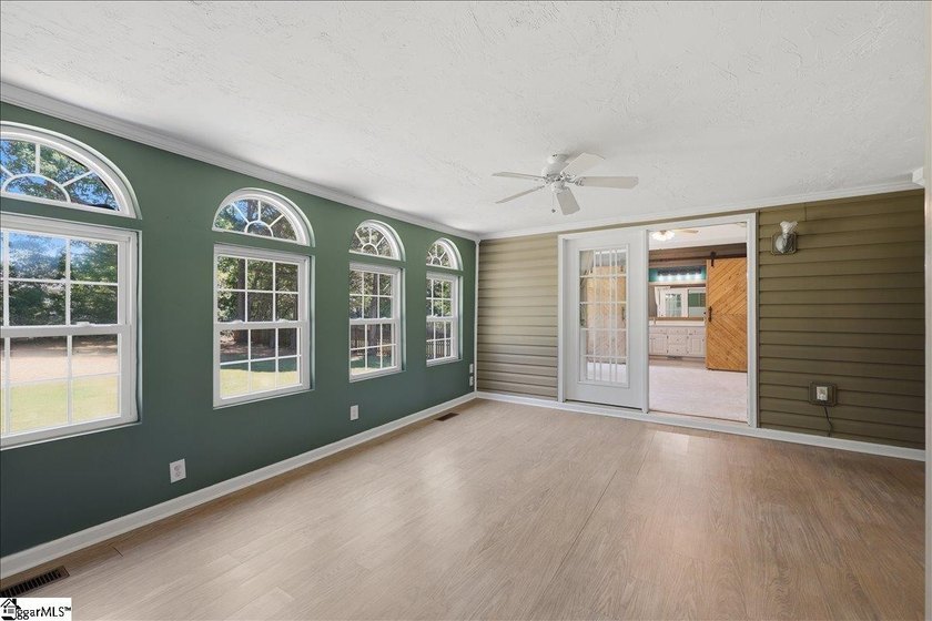 Welcome to 1 Brooke Lee Circle in Taylors, SC .... a beautifully - photo 20