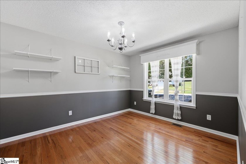 Welcome to 1 Brooke Lee Circle in Taylors, SC .... a beautifully - photo 21