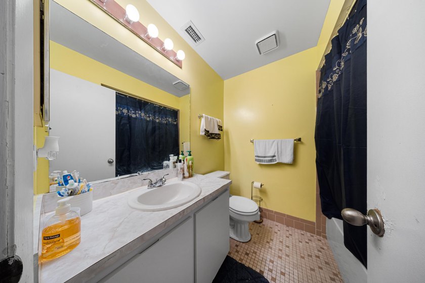 This spacious one-story villa is ideally located in the heart of - photo 24