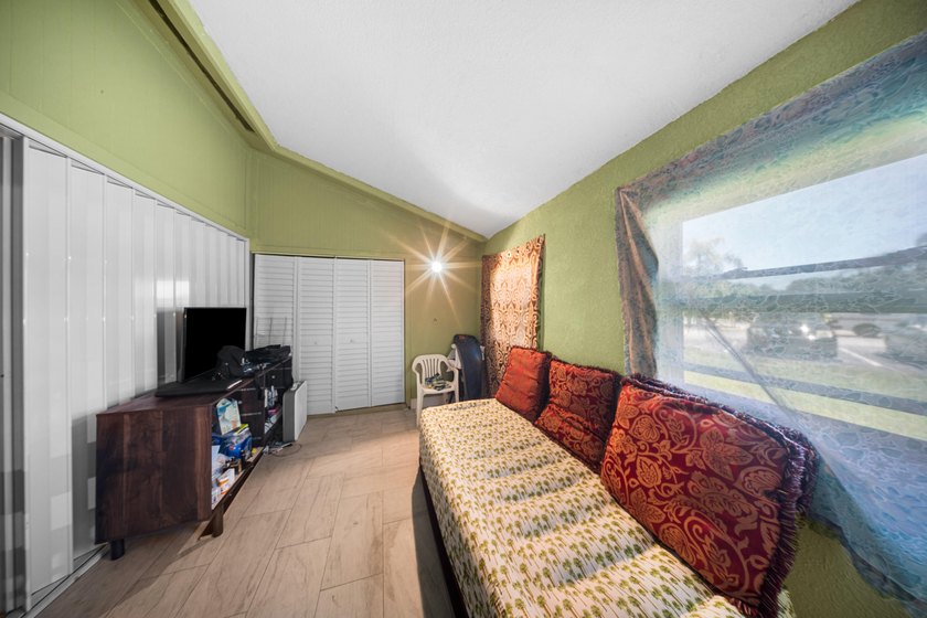 This spacious one-story villa is ideally located in the heart of - photo 26