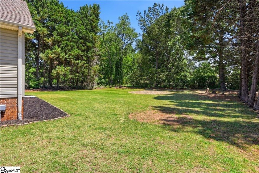 Welcome to 1 Brooke Lee Circle in Taylors, SC .... a beautifully - photo 28