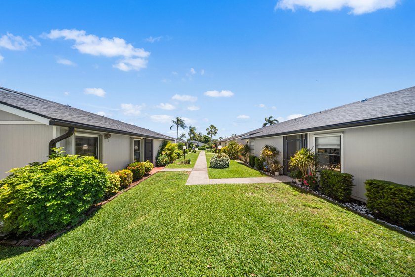 This spacious one-story villa is ideally located in the heart of - photo 29