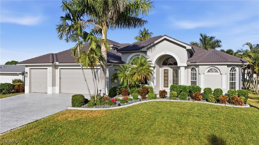 BRING YOUR OFFER THIS WAY! A waterfront masterpiece in Cape - photo 3