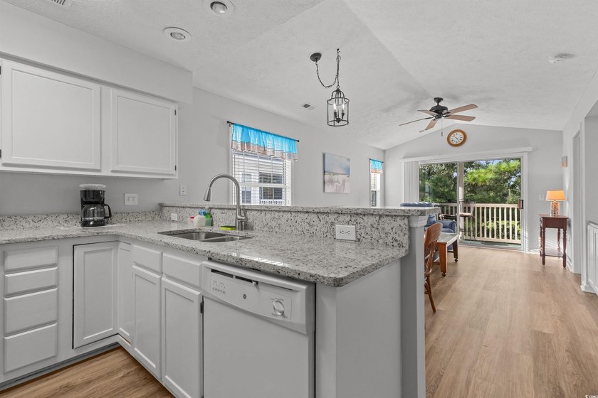 This move-in ready third-floor condo in the River Oaks community - photo 4