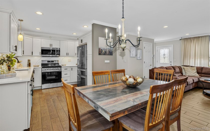Pride of ownership shines throughout this Spectacular 3-bedroom - photo 5