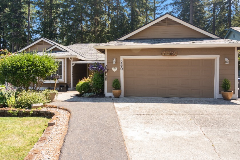 Golf Course Home - Manicured and Updated - photo 17