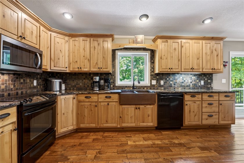 Like new, extensively remodeled Long Lake Retreat! Experience - photo 13