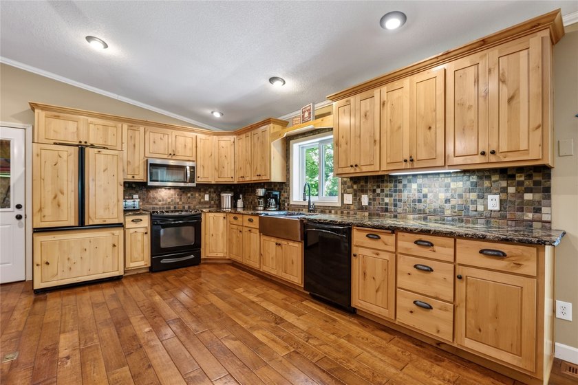 Like new, extensively remodeled Long Lake Retreat! Experience - photo 16