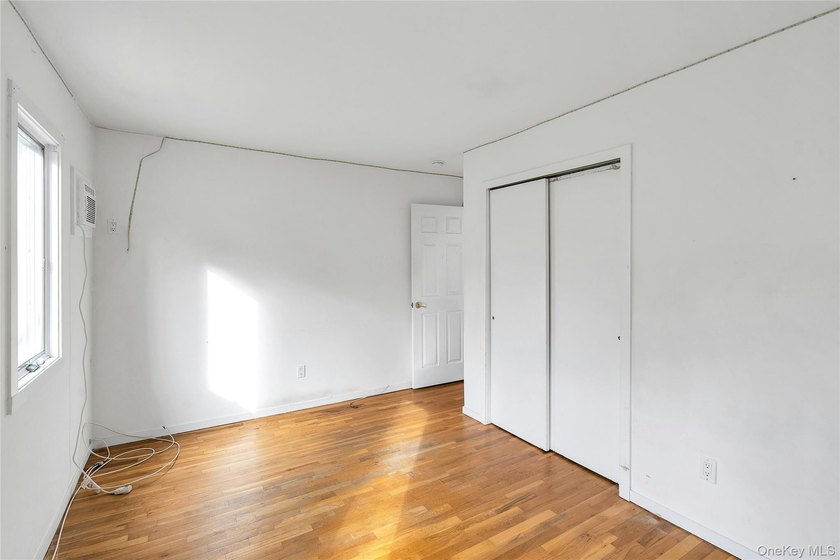 Country Living , Not Far from Water, Over 1 Acre, 4 Bedrooms, 2 - photo 21