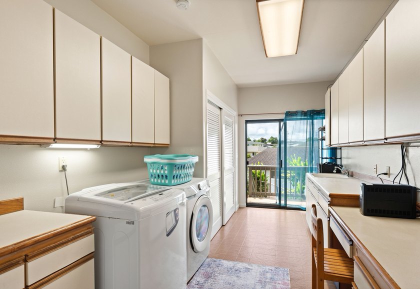 You have arrived! A Rare find in Lihue! Beautiful 4 Bedroom Home - photo 22