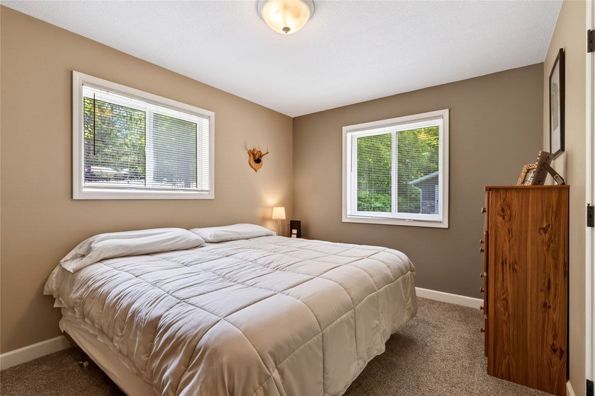 Like new, extensively remodeled Long Lake Retreat! Experience - photo 25