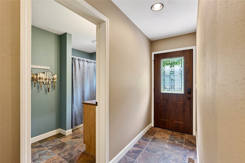 Like new, extensively remodeled Long Lake Retreat! Experience - photo 27