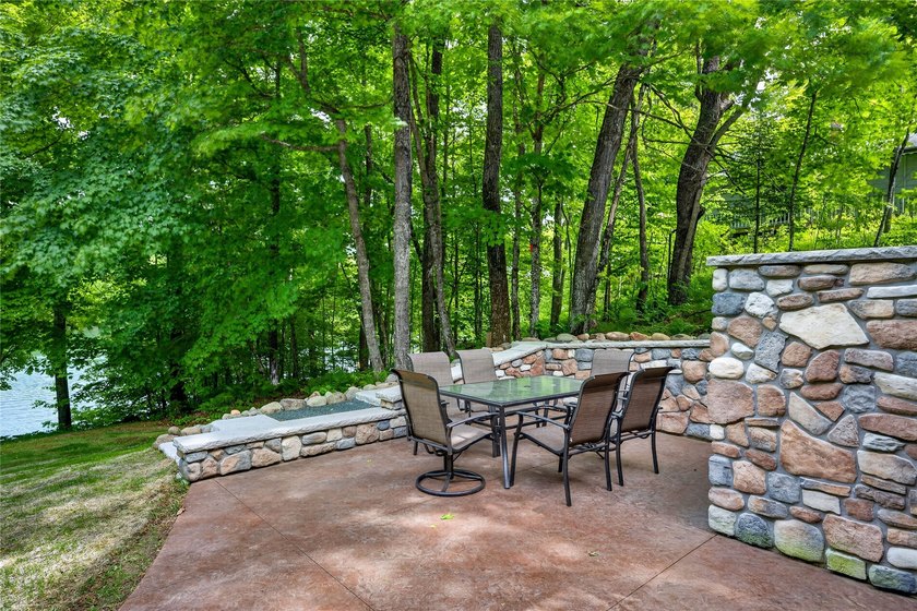 Like new, extensively remodeled Long Lake Retreat! Experience - photo 33