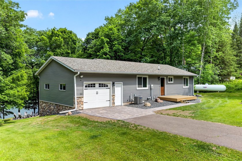 Like new, extensively remodeled Long Lake Retreat! Experience - photo 40