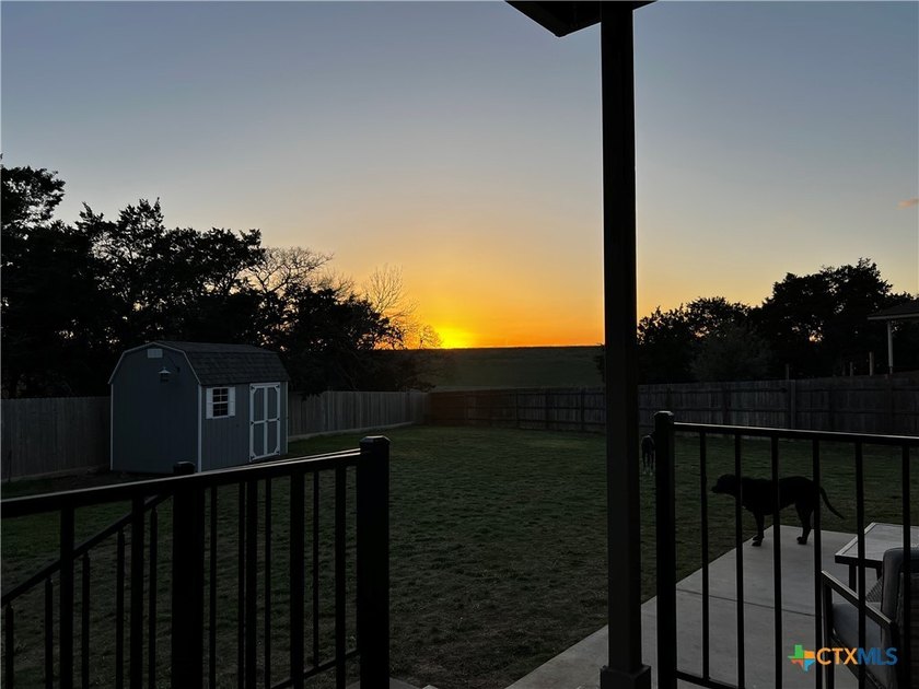 Deal of a Lifetime! This beautiful 4-bedroom home is priced well - photo 5