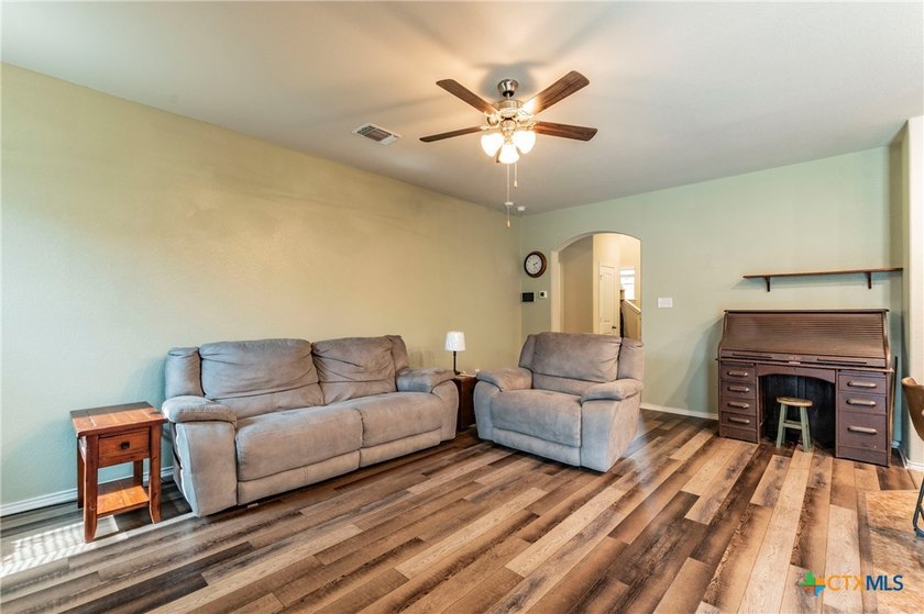 Deal of a Lifetime! This beautiful 4-bedroom home is priced well - photo 9