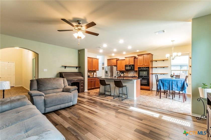 Deal of a Lifetime! This beautiful 4-bedroom home is priced well - photo 10