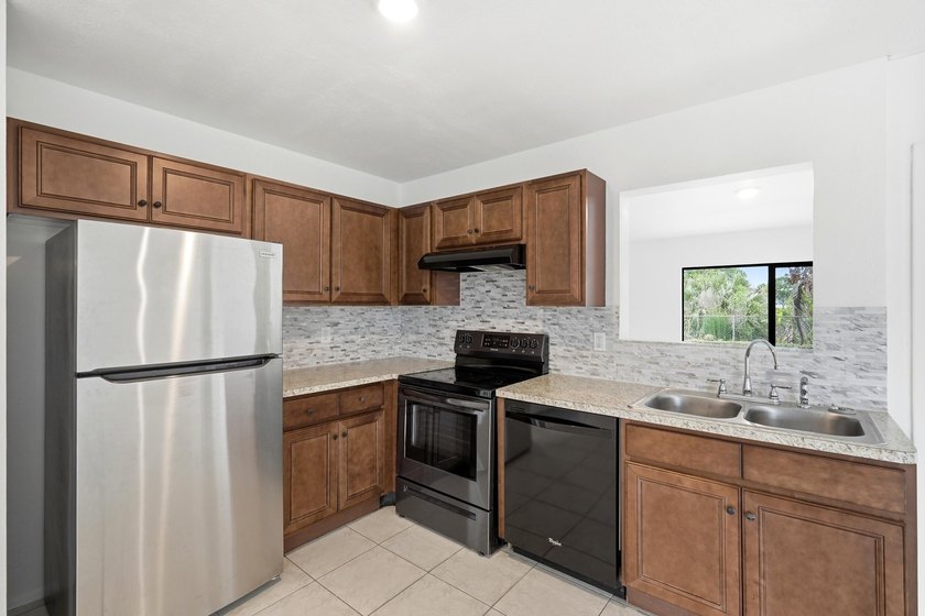 Charming and affordable 2-bedroom, 2-bath home in the heart of - photo 9