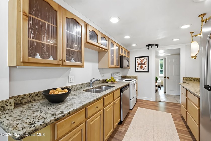 INVESTOR OR FIRST TIME HOME BUYERS! FHA QUALIFIED! This home - photo 30